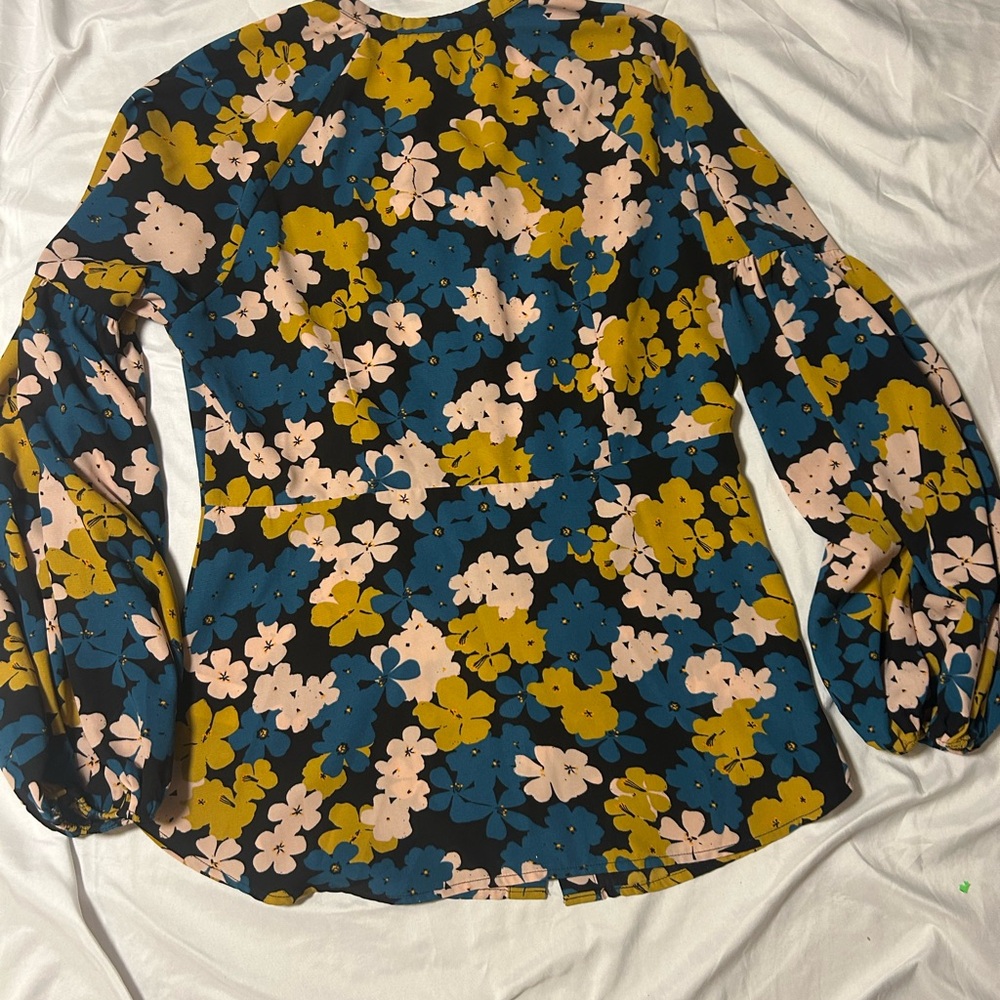 CAbi Favorite Floral Size Small Long Balloon Sleeve Button Up Blouse - Picture 9 of 12